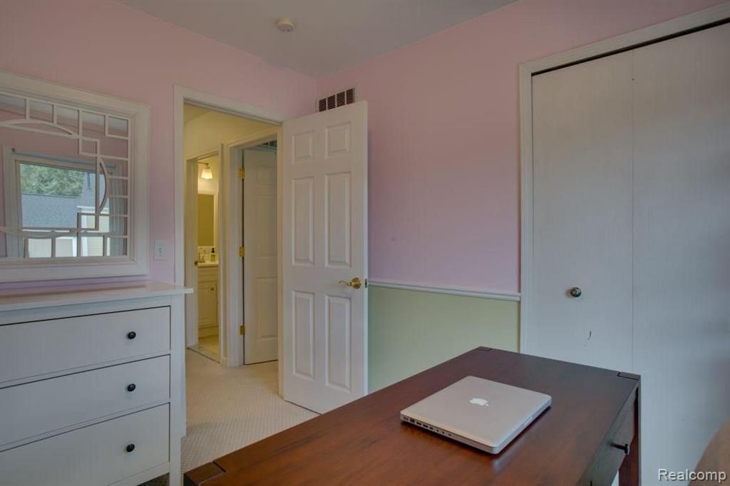 1402 Crescent Lane, Unit 330 Rochester Hills, MI 48306 - Photo 22 of 32