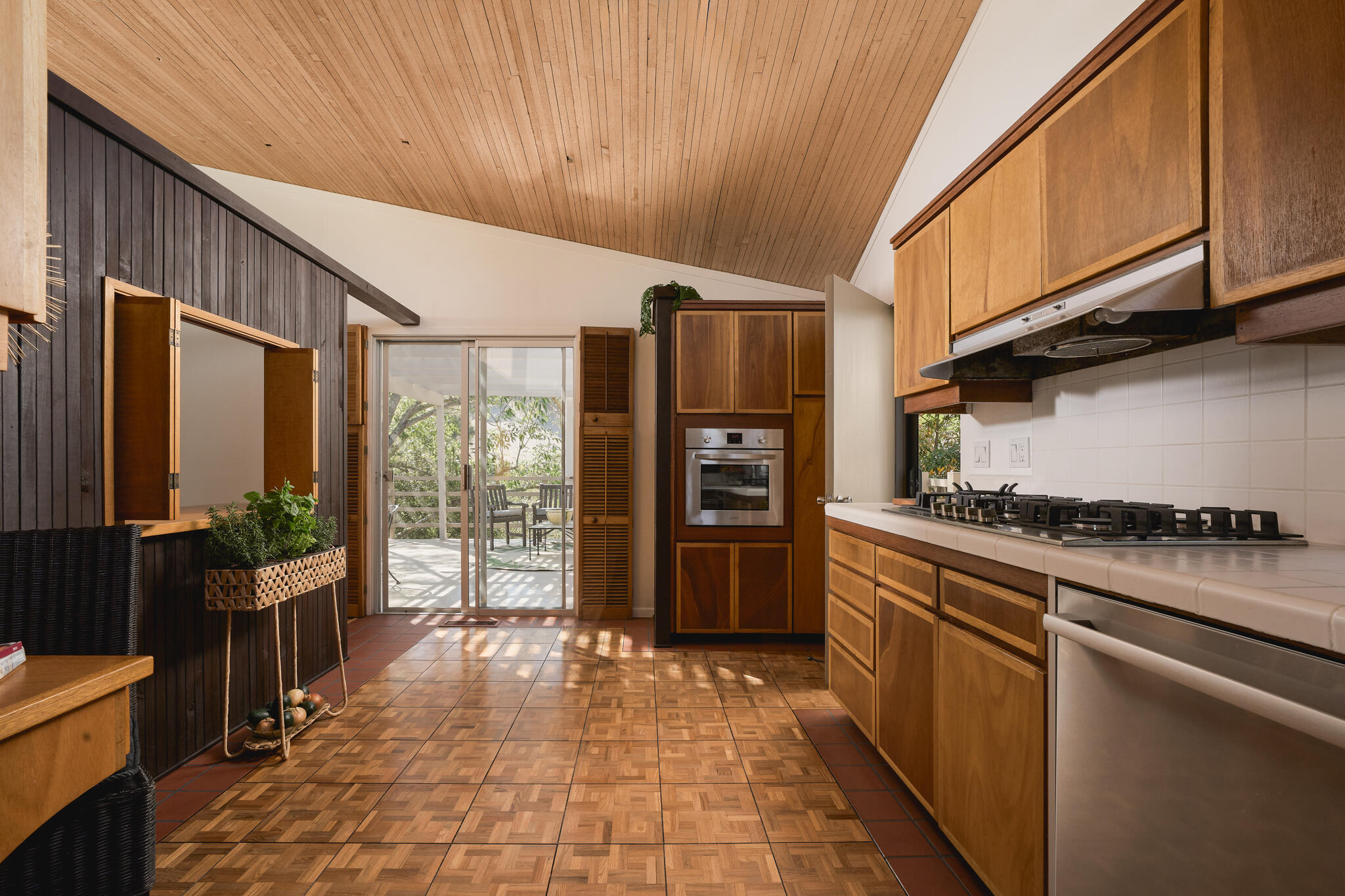 395 Loma Media Road Santa Barbara, CA 93103 - Photo 11 of 23 395 Loma Media-13