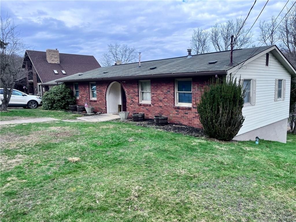 218 Locust Street Rural Valley, PA 16249 - Photo 3 of 35