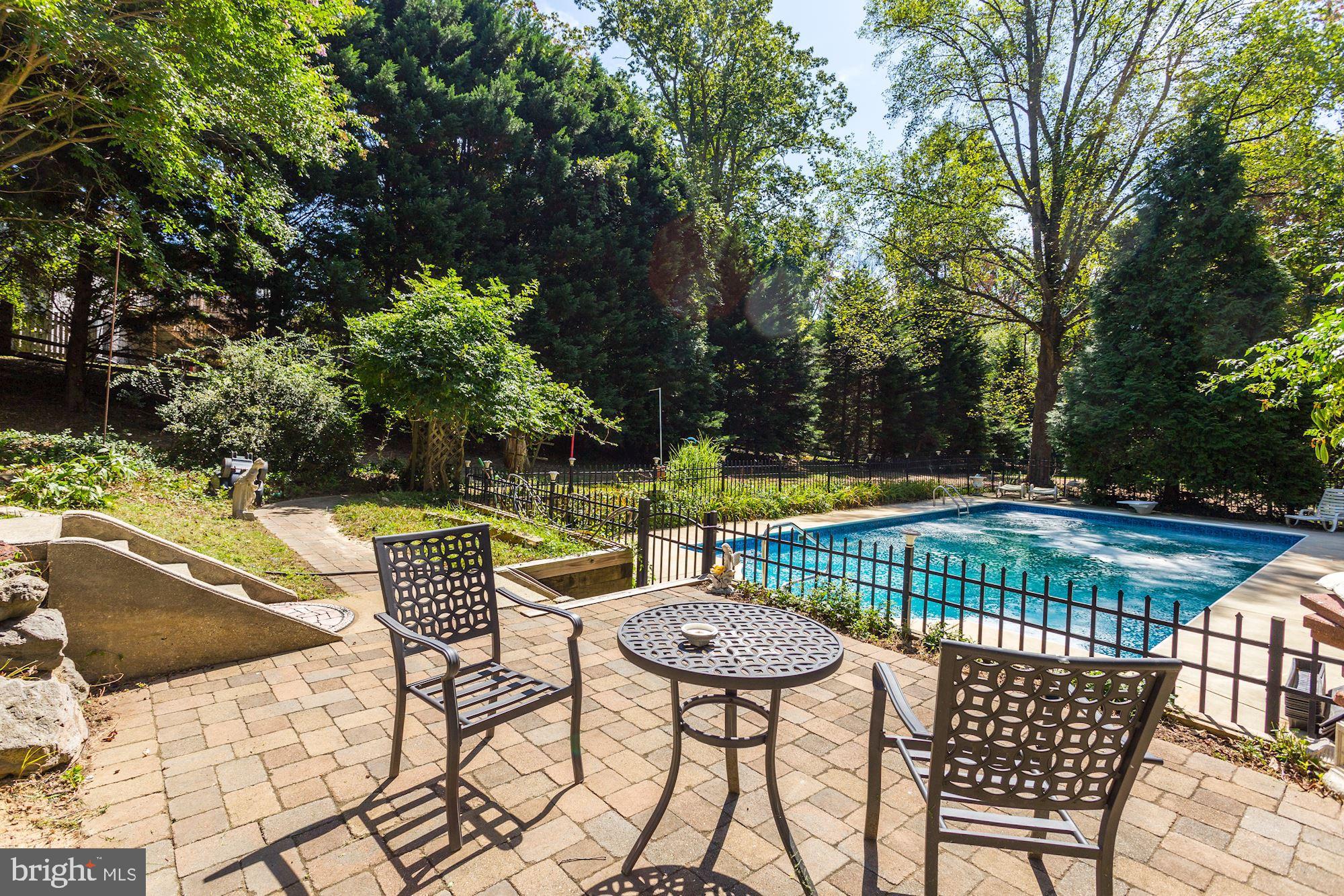 Huge Backyard with Amazing Pool