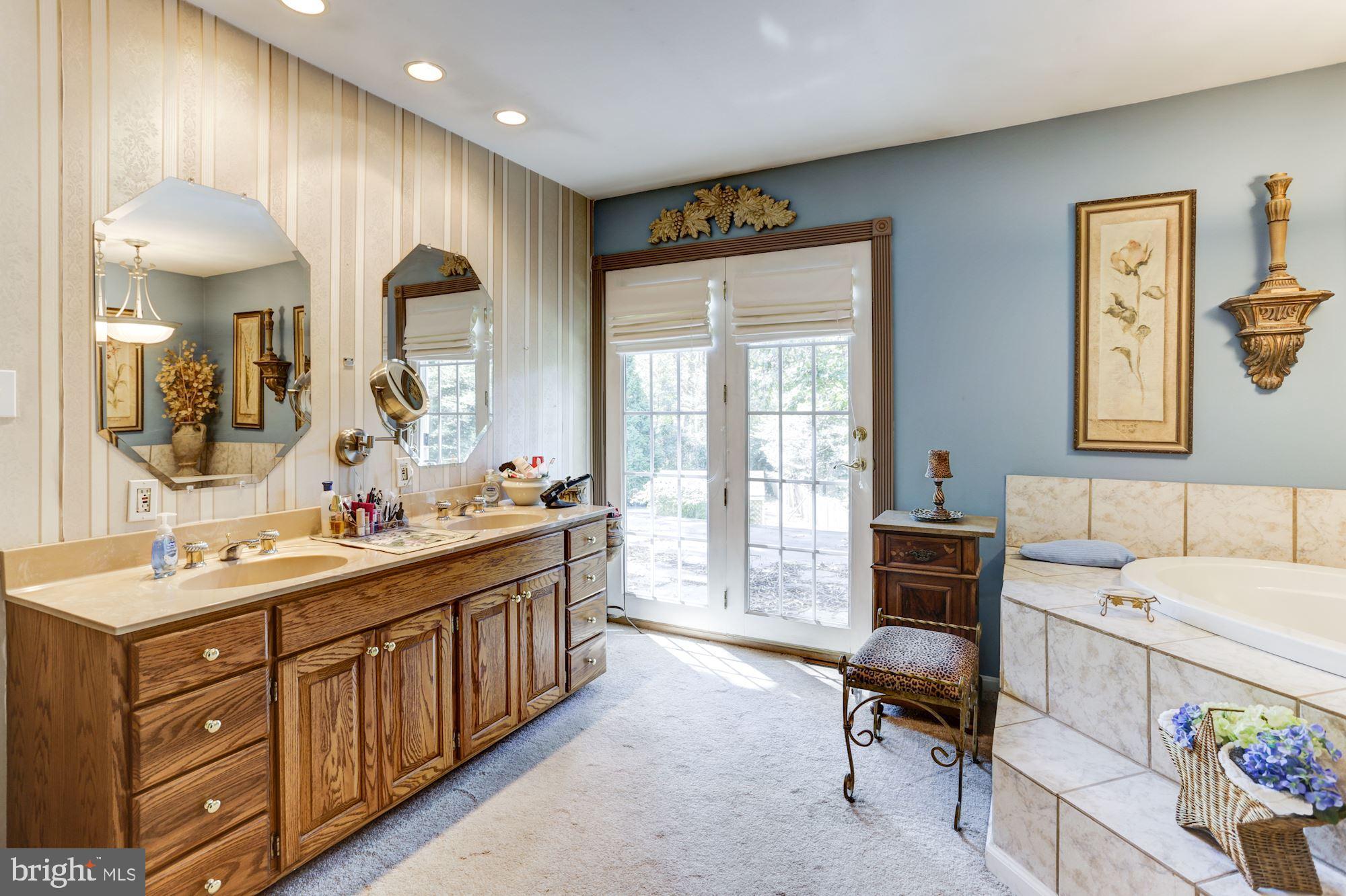 1531 Long Point Road Pasadena, MD 21122 - Photo 21 of 33 Large Master Bath w/ Tub