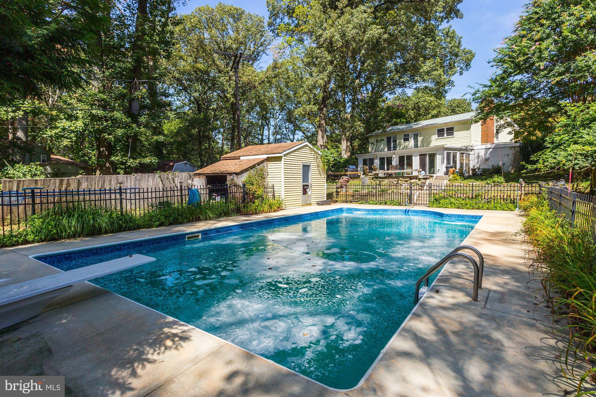 Amazing pool with recently replaced liner!