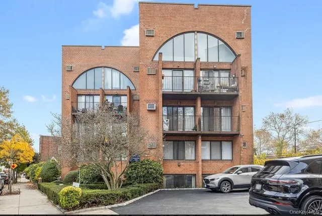 $428,000 | 84-62 Austin Street, Unit C007 | Kew Gardens