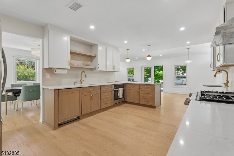 215 Exeter Way Hillside, NJ 07205 - Photo 6 of 34