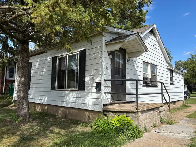 front view of house with a yard