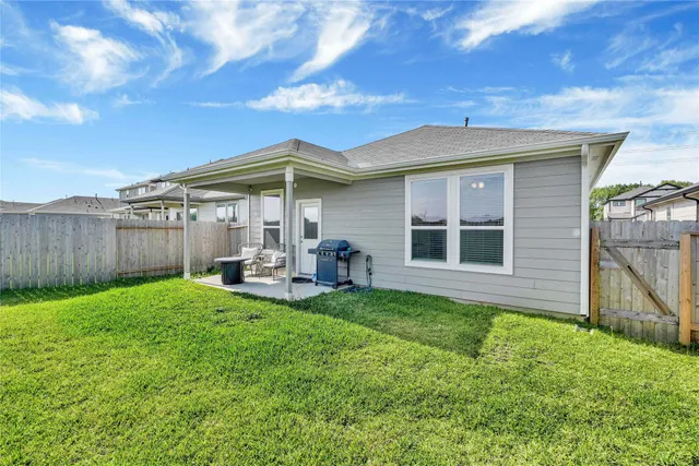 a view of a house with backyard porch and garden