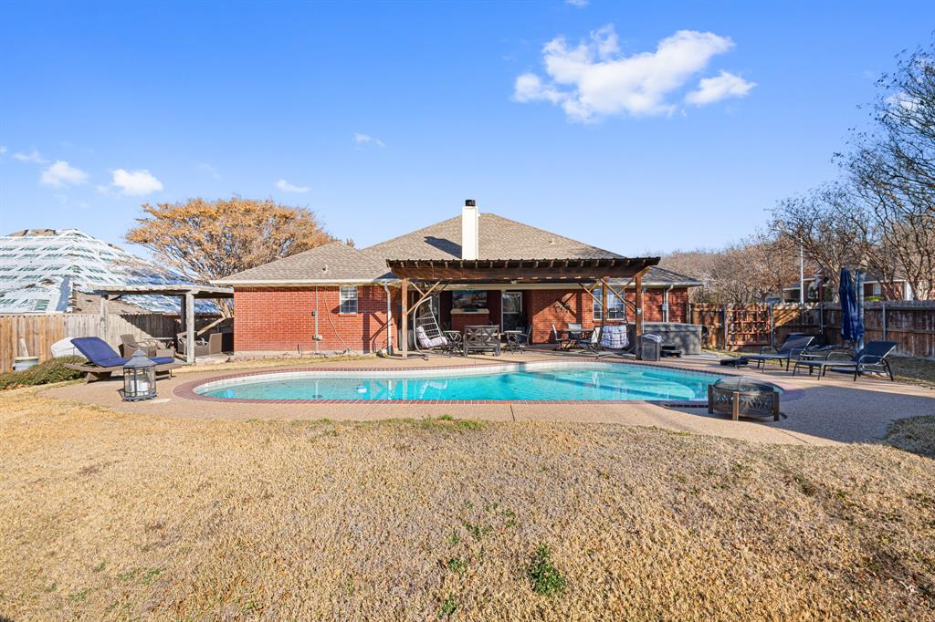 1701 Oakmeadow Drive Decatur, TX 76234 - Photo 34 of 39 a view of a house with swimming pool and sitting area