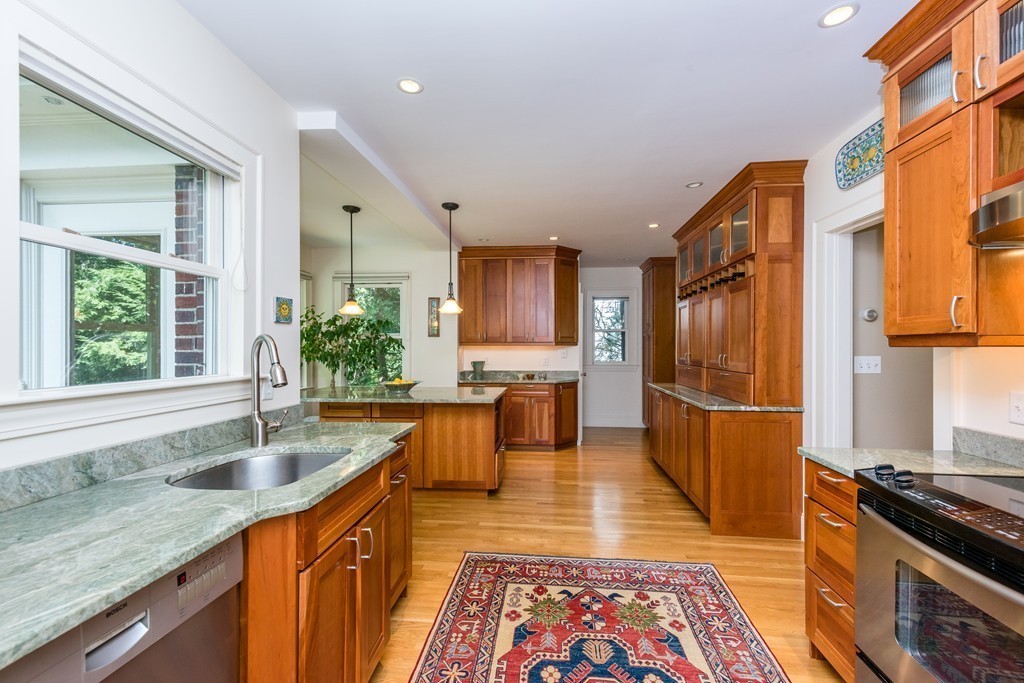 25 Manemet Road Newton, MA 02459 - Photo 8 of 25 Gallery Image 8