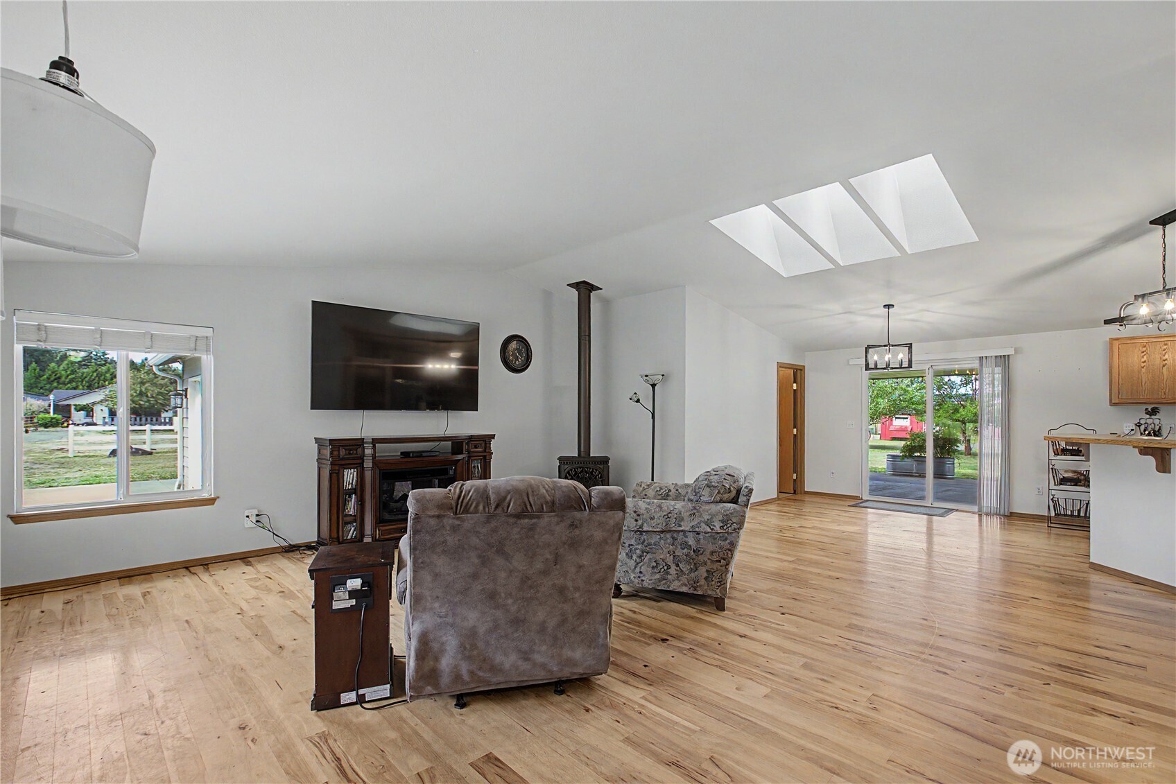 10548 179th Avenue Southwest Rochester, WA 98579 - Photo 5 of 36
