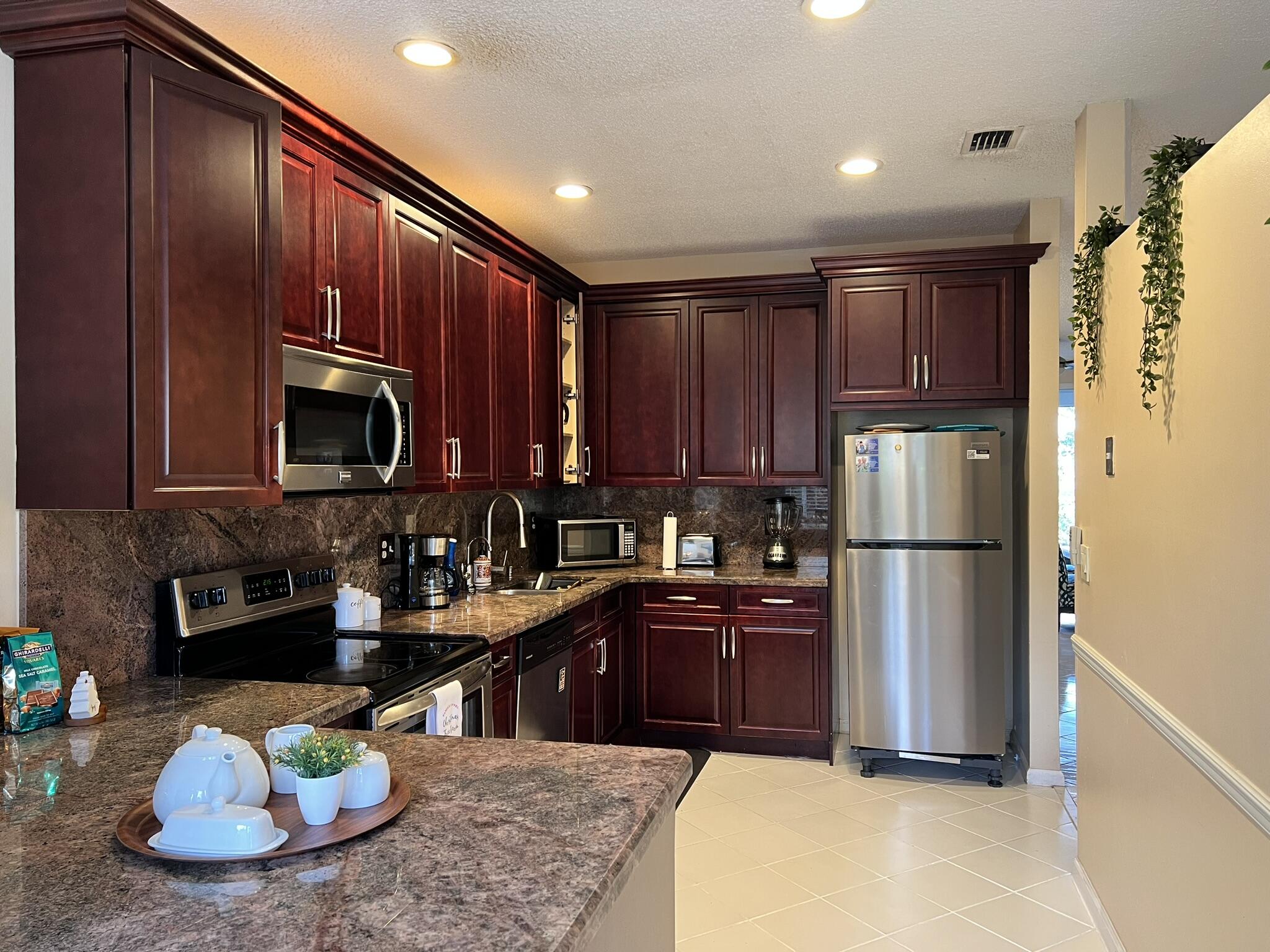 6787 Via Regina Boca Raton, FL 33433 - Photo 4 of 39 Kitchen