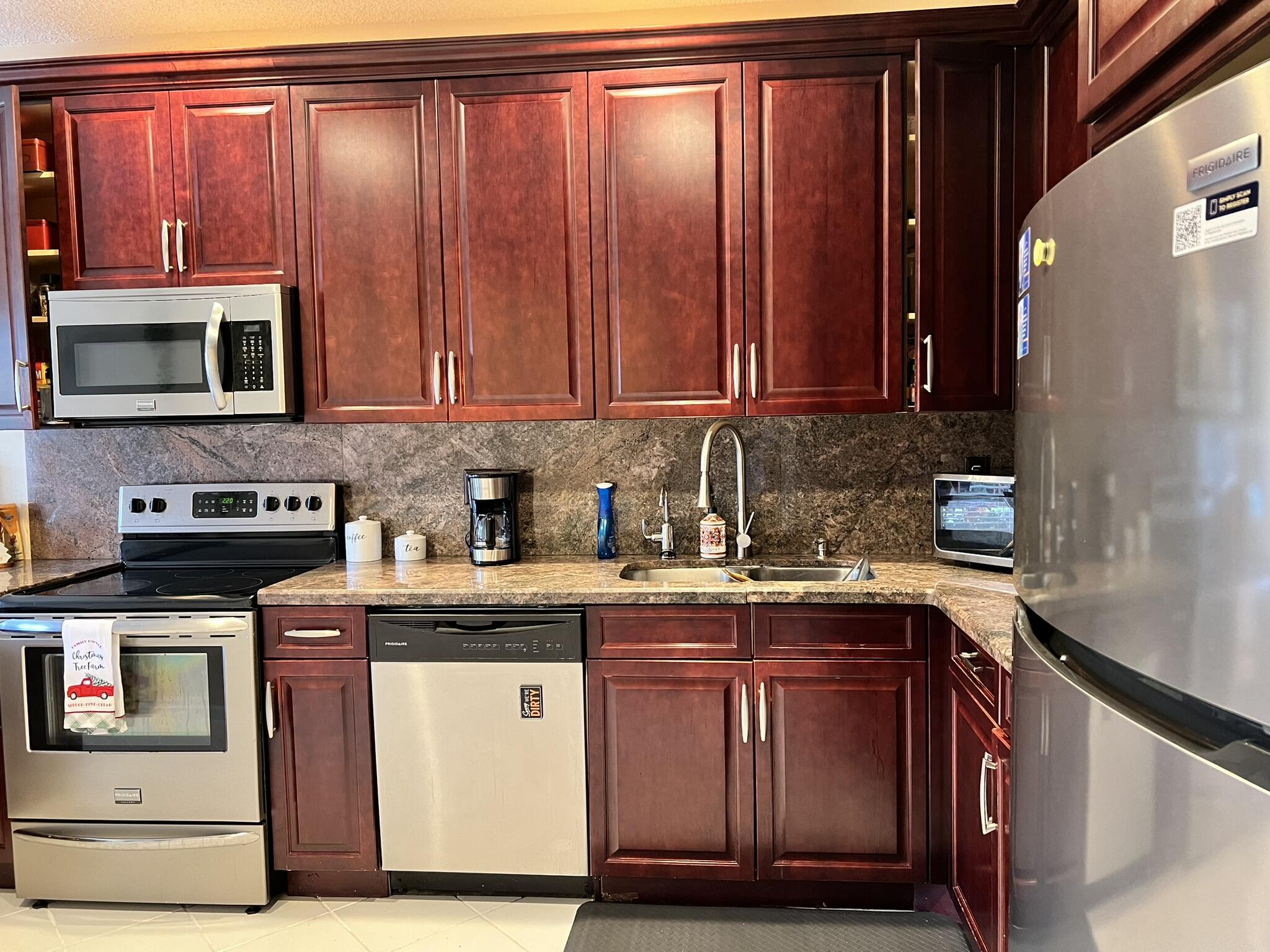 6787 Via Regina Boca Raton, FL 33433 - Photo 5 of 39 Kitchen