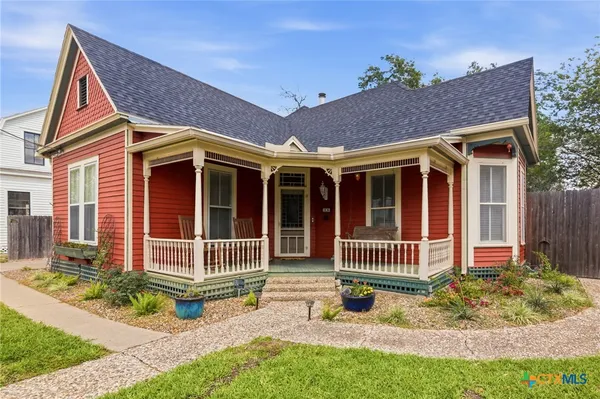 $335,000 | 306 West Stayton Avenue, Victoria, TX 77901