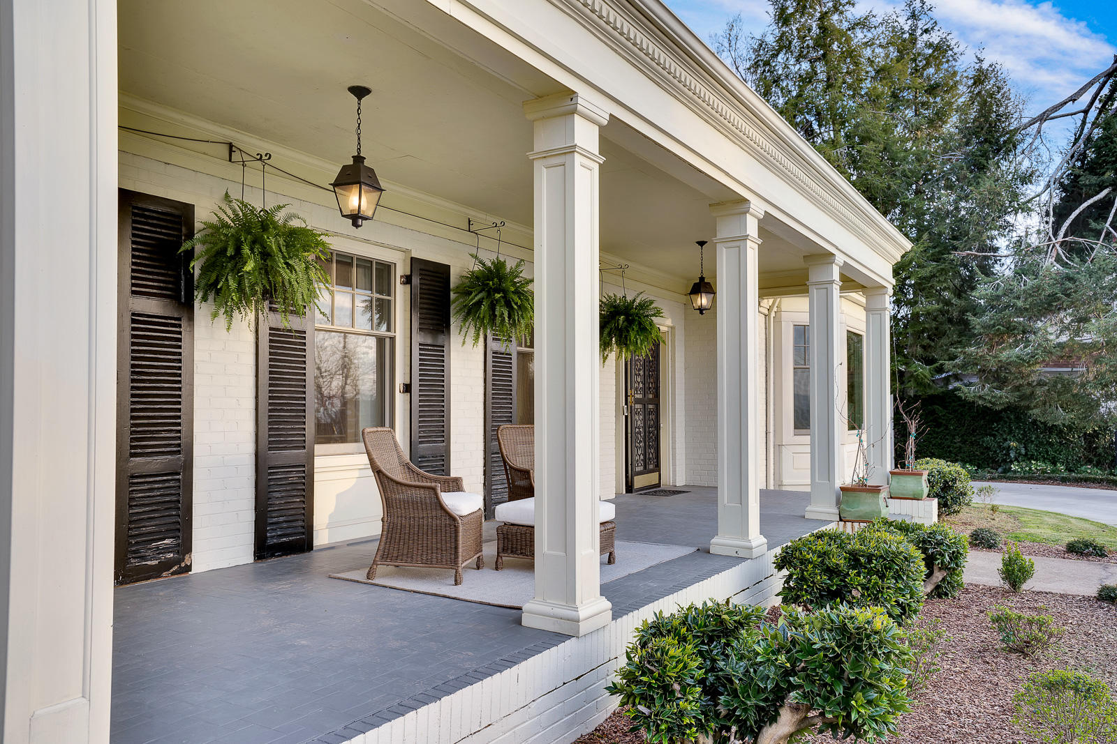 584 South Crest Road Chattanooga, TN 37404 - Photo 3 of 67 584-S-Crest-Rd-MLS-Photos-3