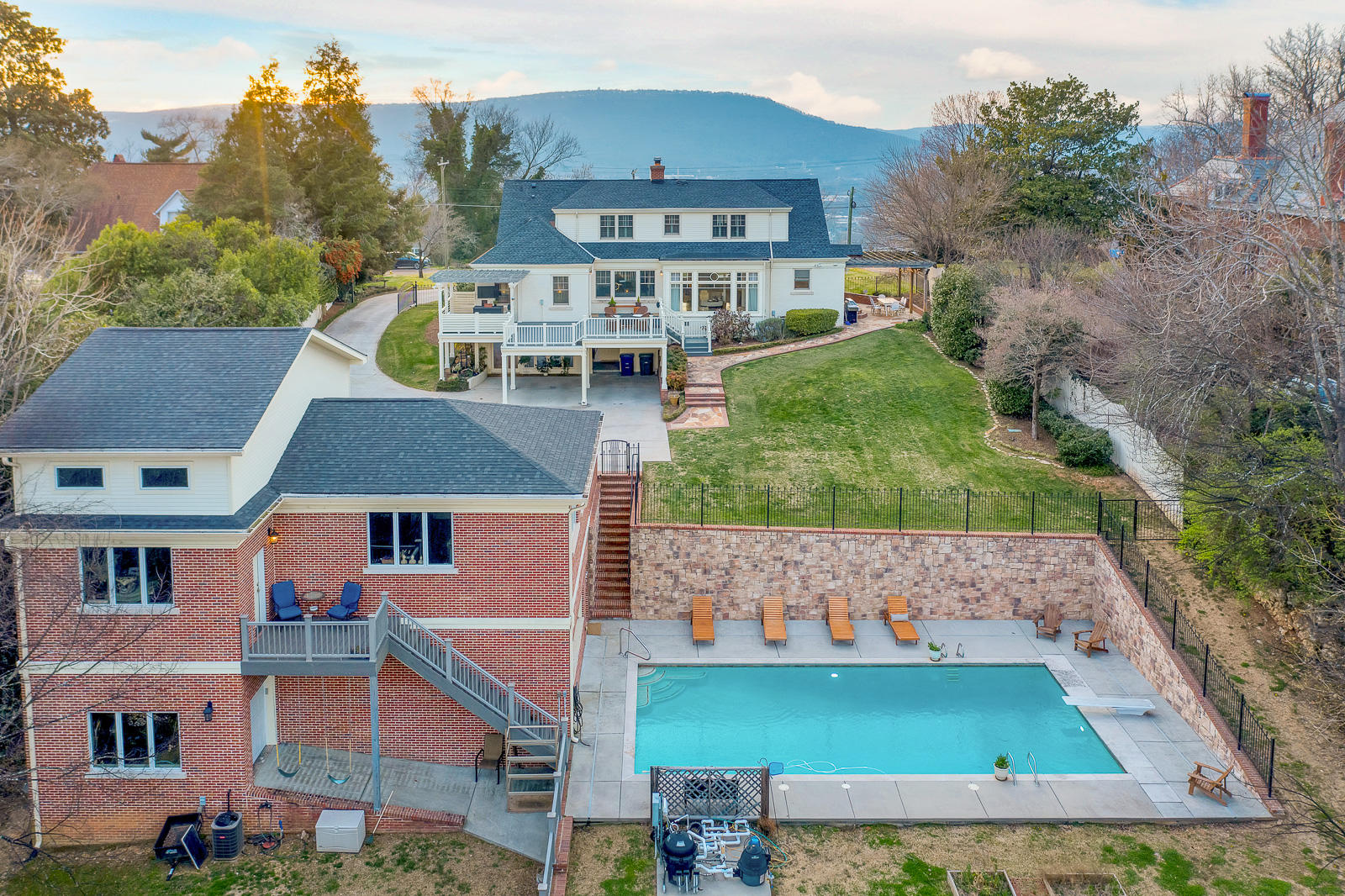 584 South Crest Road Chattanooga, TN 37404 - Photo 4 of 67 584-S-Crest-Rd-MLS-Photos-11
