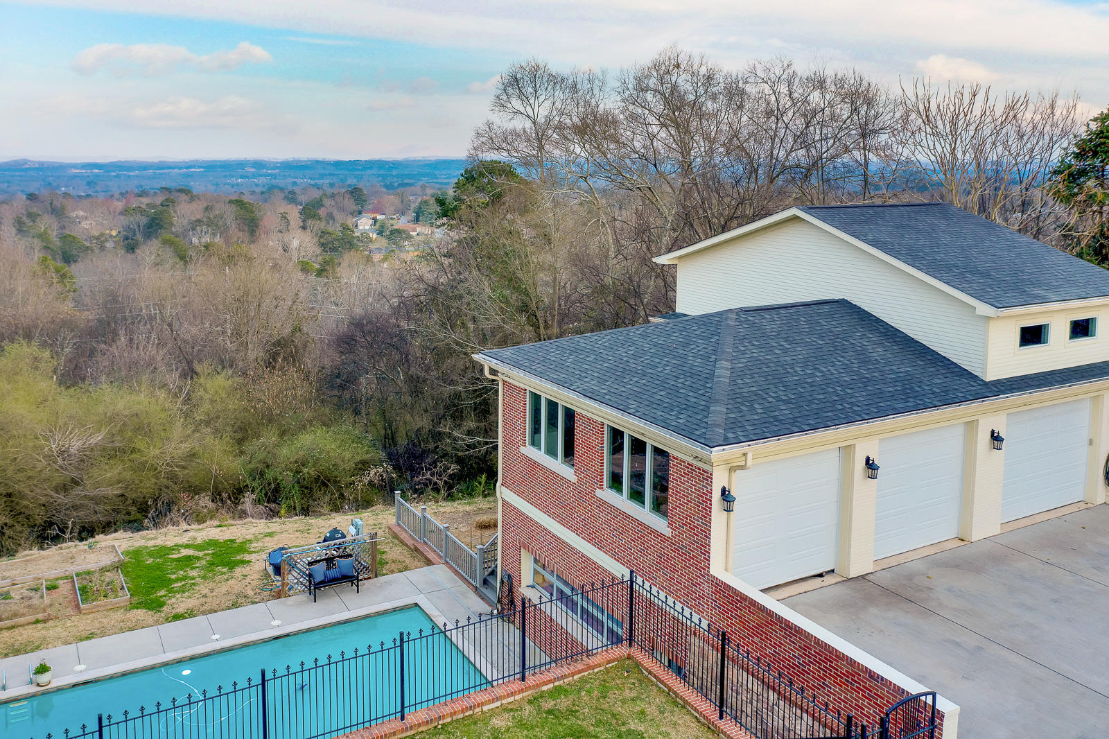 584 South Crest Road Chattanooga, TN 37404 - Photo 5 of 67 584-S-Crest-Rd-MLS-Photos-12