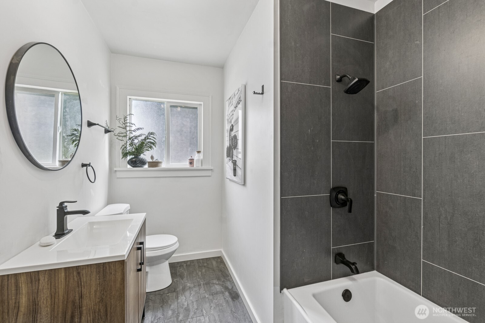 2640 Queets Avenue Hoquiam, WA 98550 - Photo 13 of 28 a bathroom with a sink toilet and shower