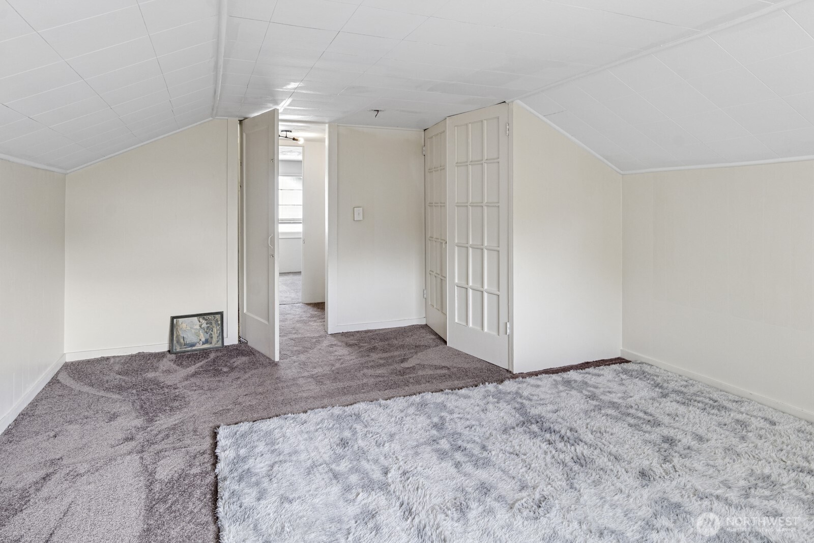 2640 Queets Avenue Hoquiam, WA 98550 - Photo 18 of 28 a view of a big room with closet and mirror