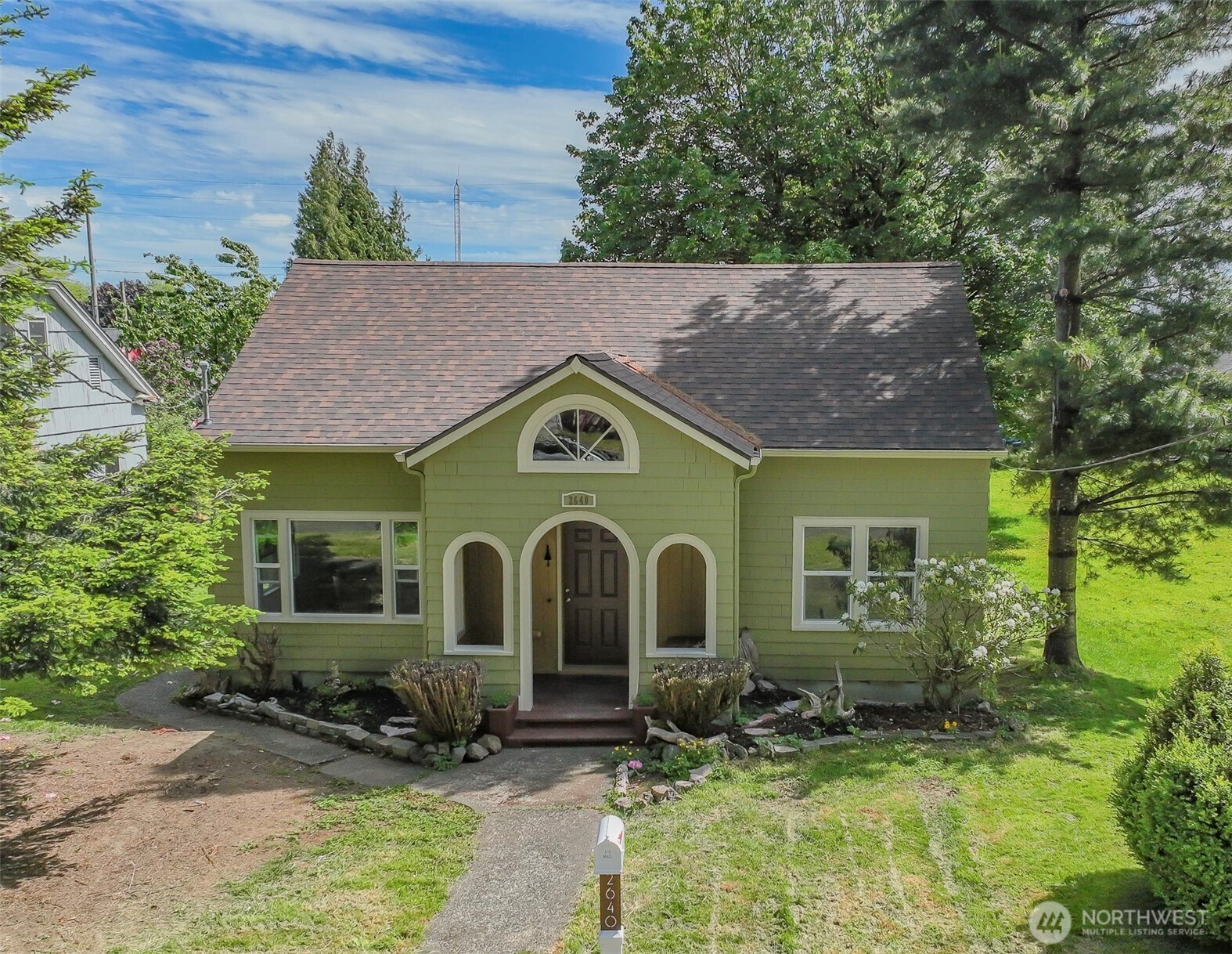 2640 Queets Avenue Hoquiam, WA 98550 - Photo 28 of 28 a front view of a house with garden