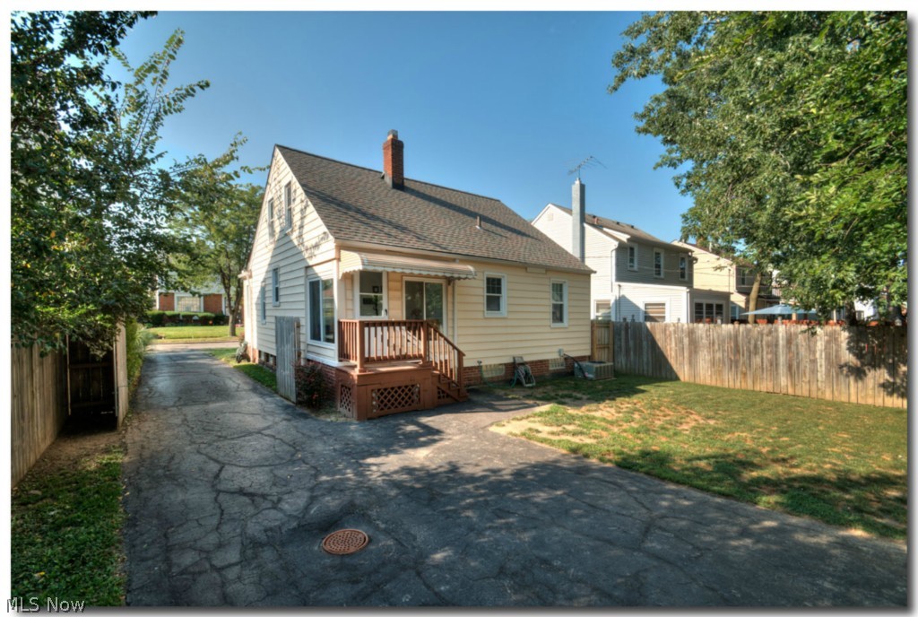 3915 Grosvenor Road Cleveland, OH 44118 - Photo 23 of 24