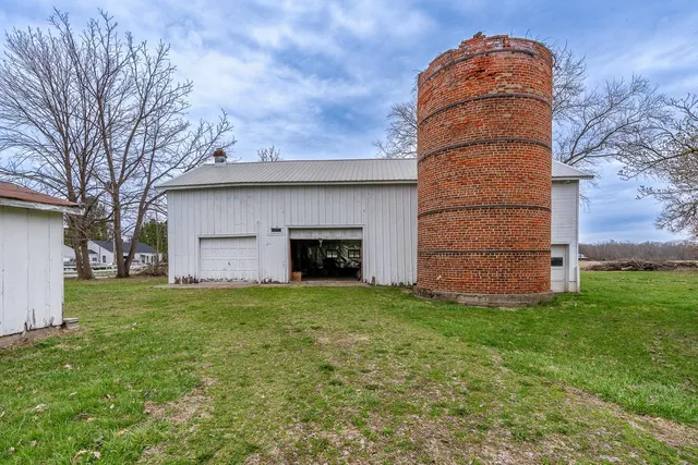 $375,000 | 501 East Alquina Road, Connersville, IN 47331