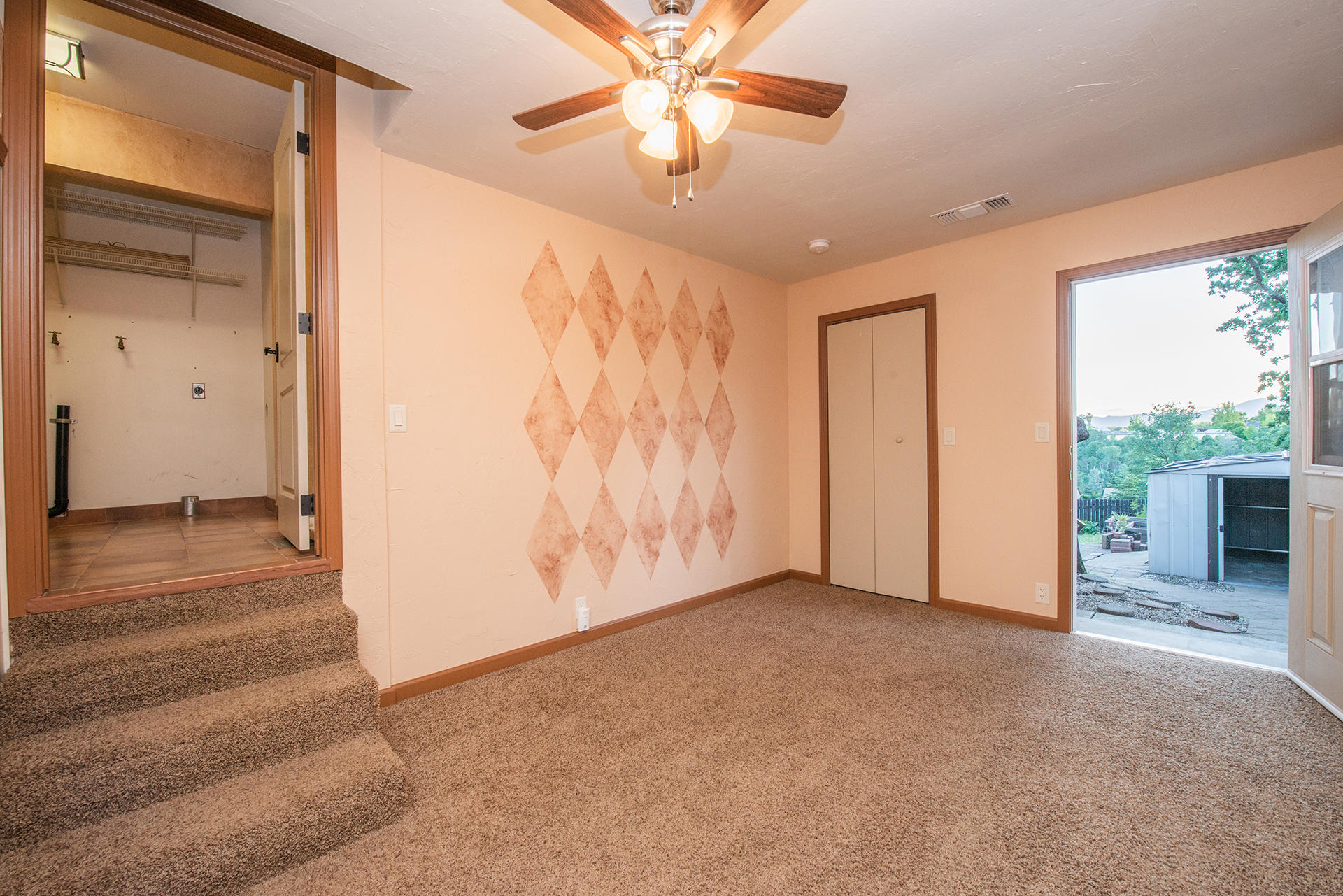 634 Ridge Road Redding, CA 96003 - Photo 12 of 33 Guest Bedroom