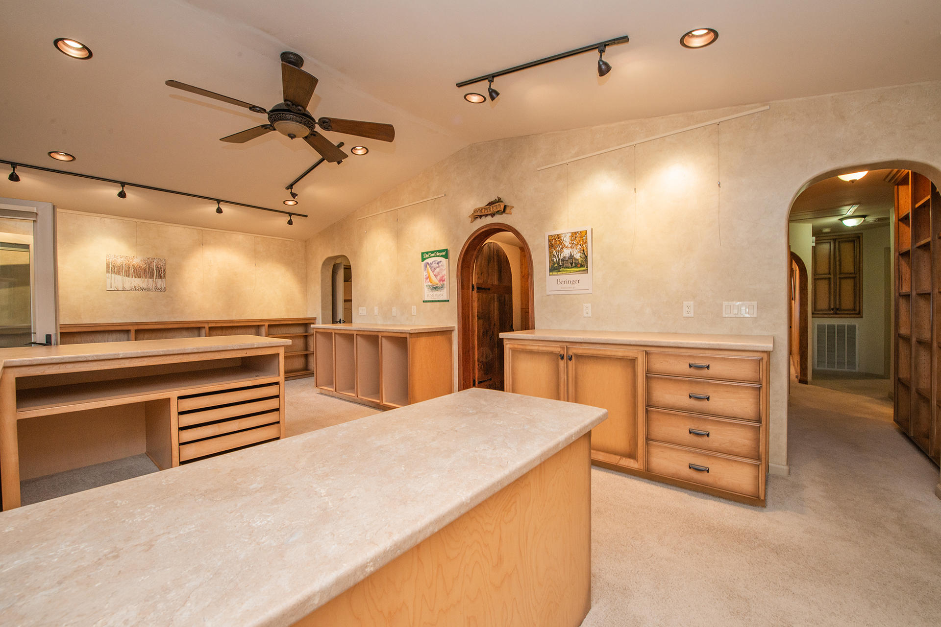 634 Ridge Road Redding, CA 96003 - Photo 20 of 33 Lots of custom cabinetry