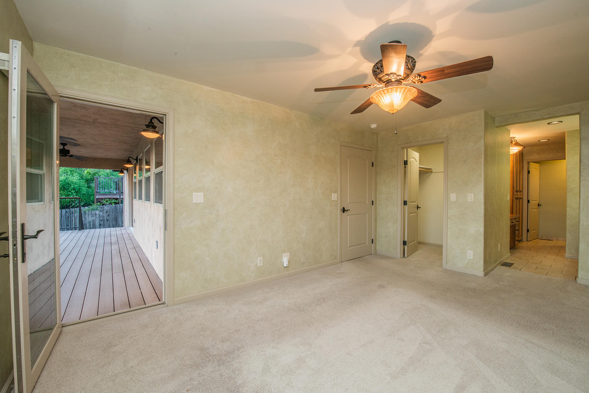 634 Ridge Road Redding, CA 96003 - Photo 25 of 33 Opens to deck