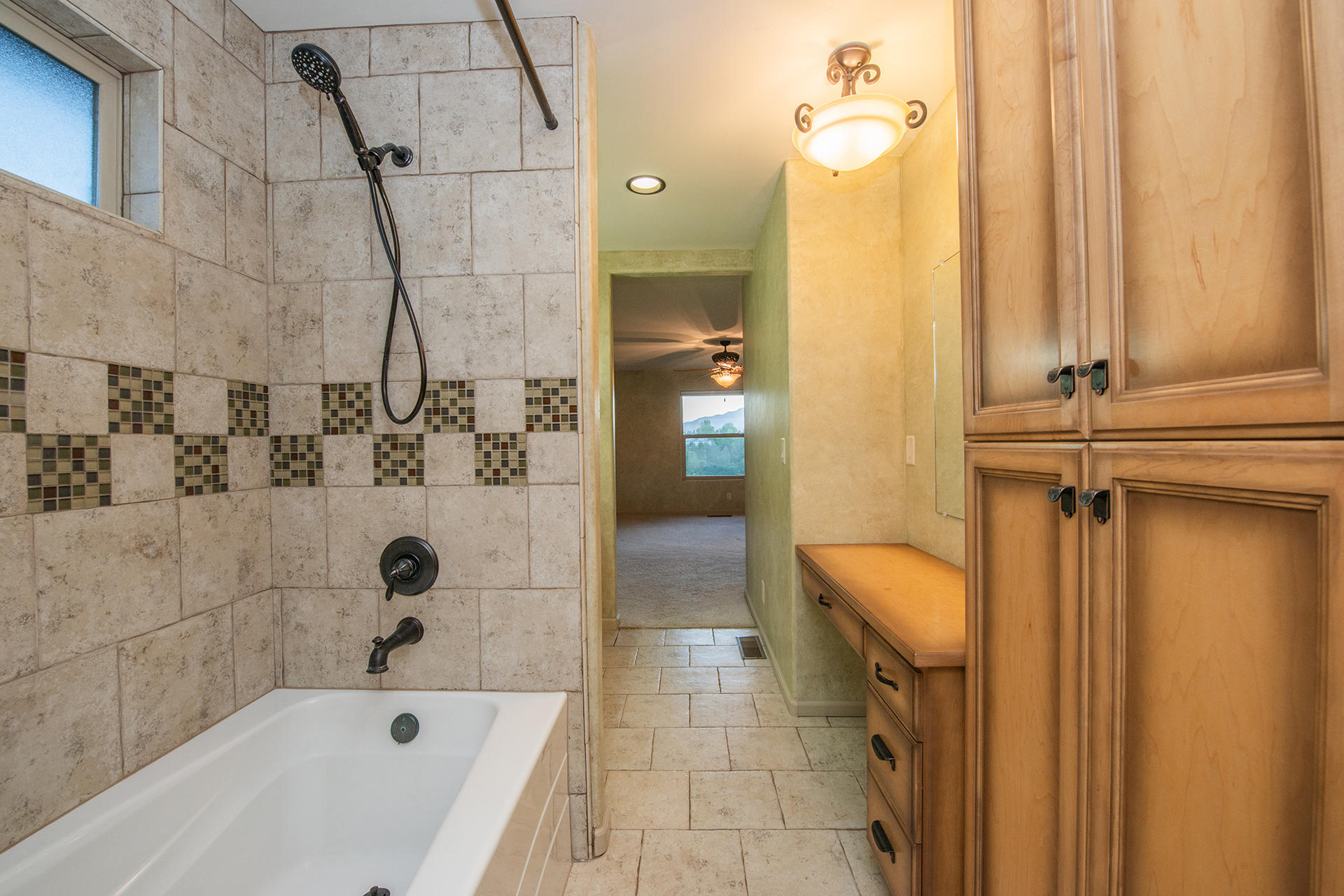 634 Ridge Road Redding, CA 96003 - Photo 27 of 33 Master Bathroom