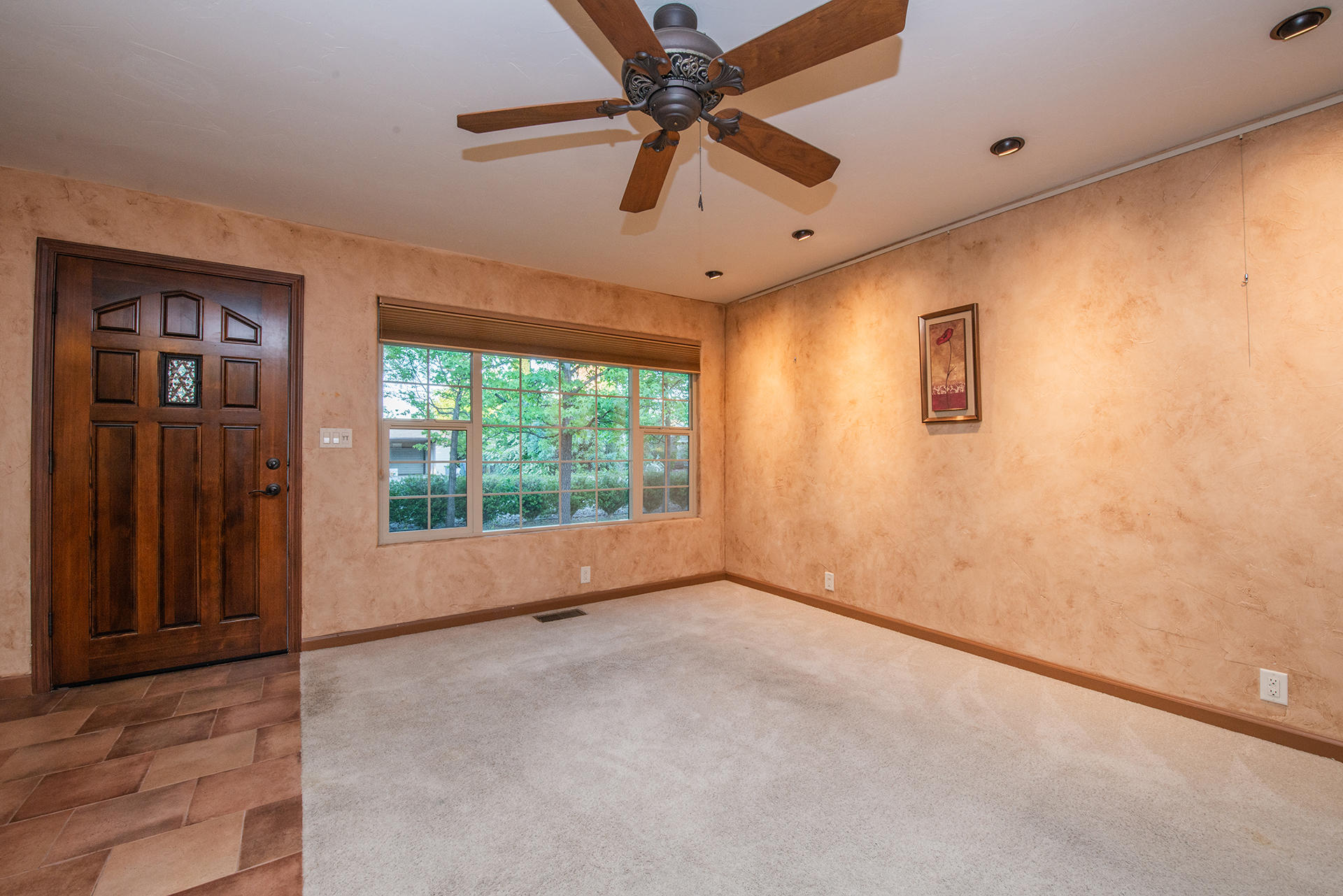 634 Ridge Road Redding, CA 96003 - Photo 4 of 33 Welcome to 634 Ridge Rd!