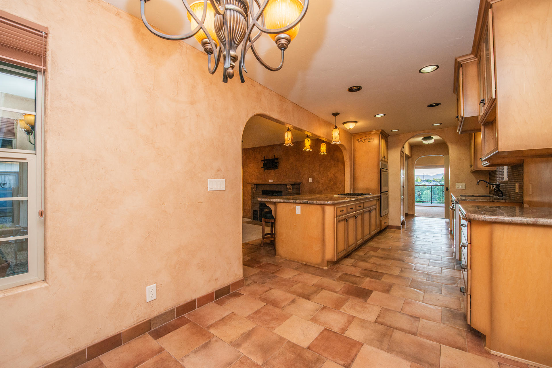 634 Ridge Road Redding, CA 96003 - Photo 8 of 33 Kitchen