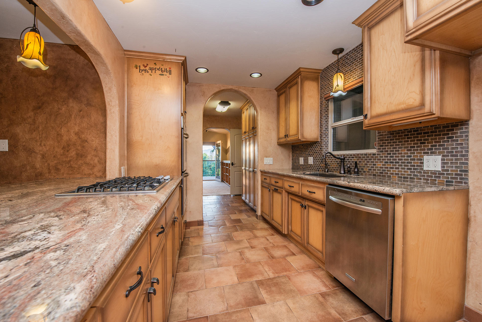 634 Ridge Road Redding, CA 96003 - Photo 10 of 33 Beautiful Cabinets
