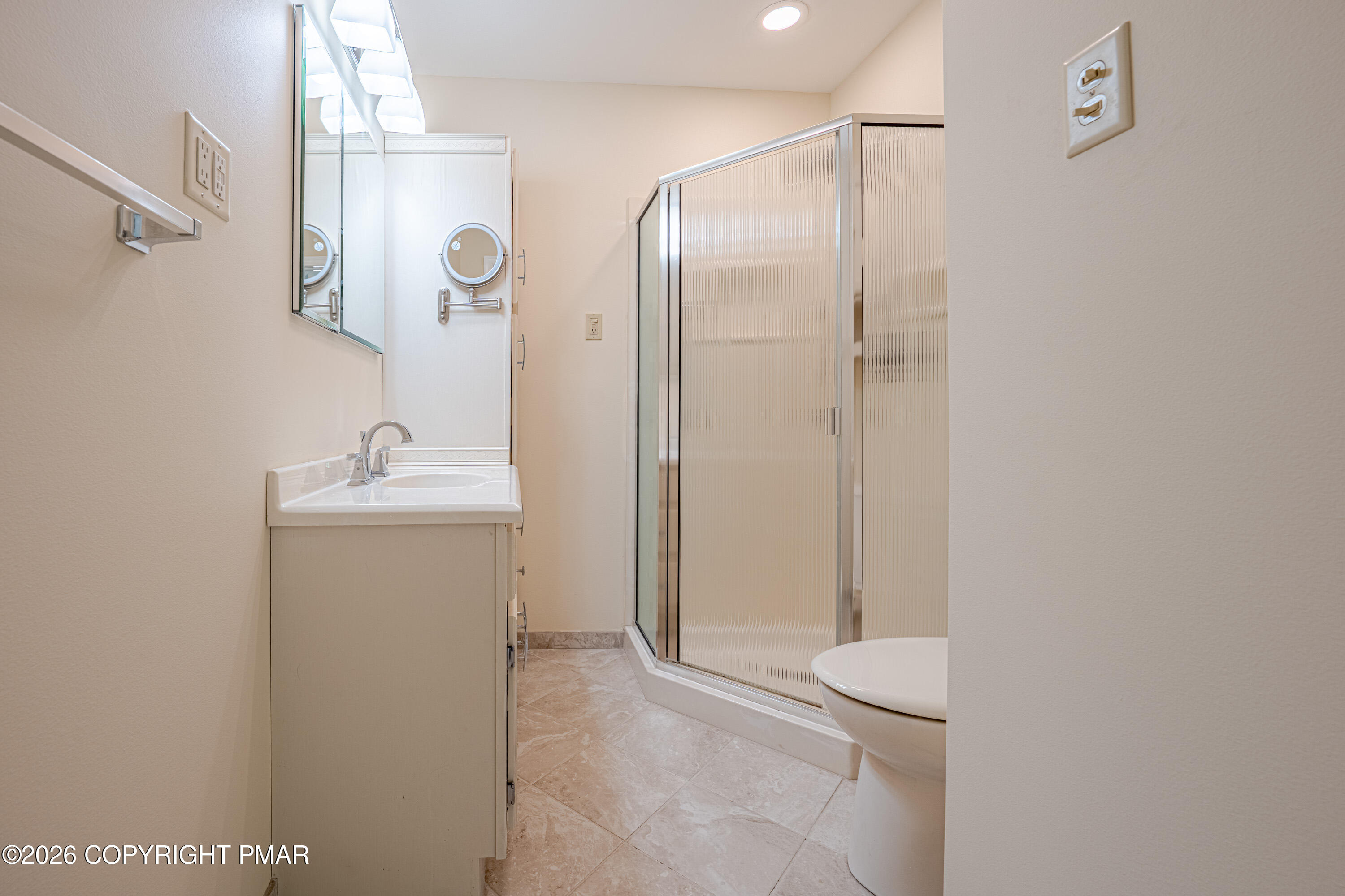 5226 Beechwood Road Pocono Lake, PA 18347 - Photo 20 of 65 5226 Beechwood-26