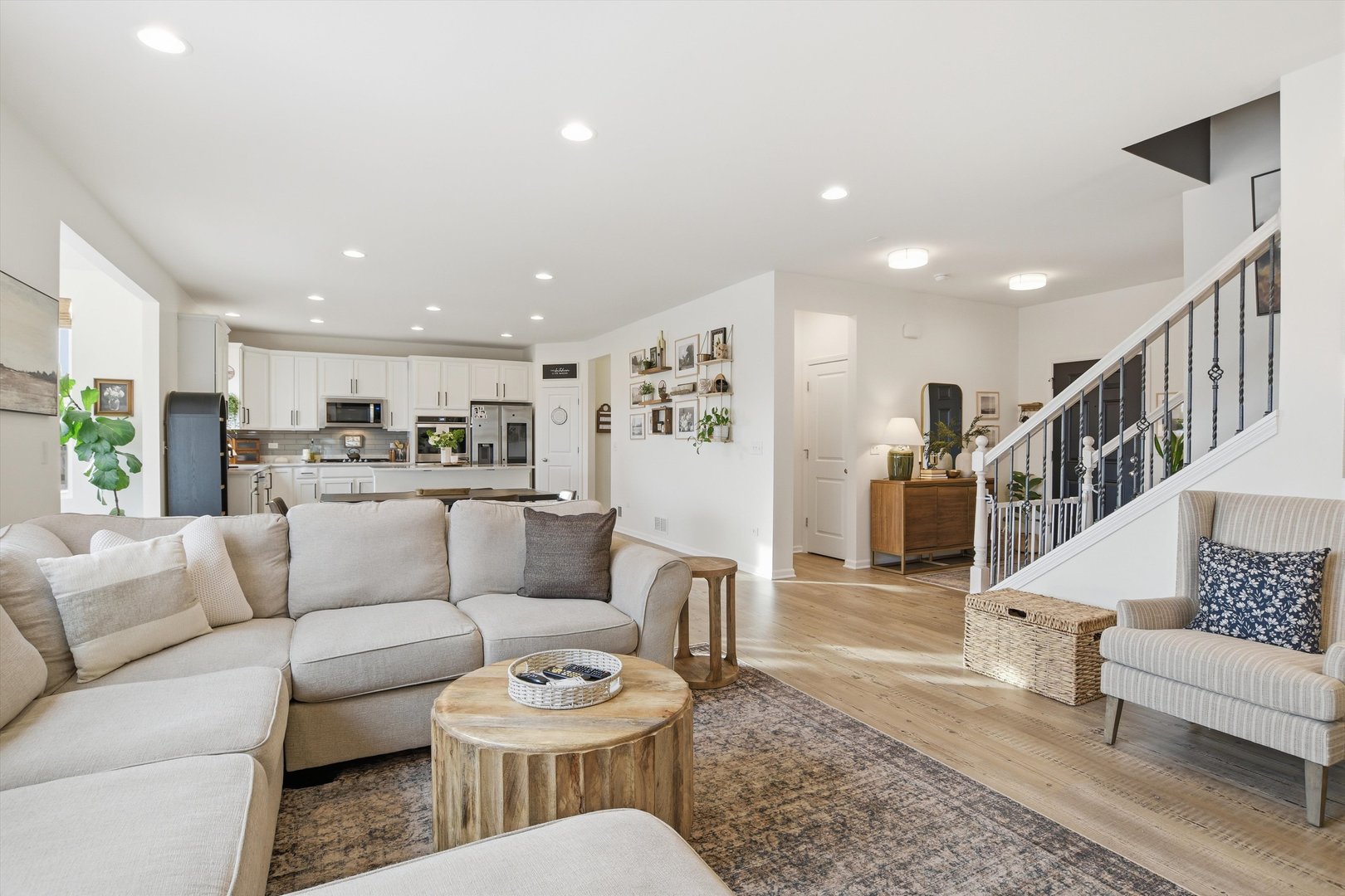 1229 Mariemont Road Sugar Grove, IL 60554 - Photo 2 of 32