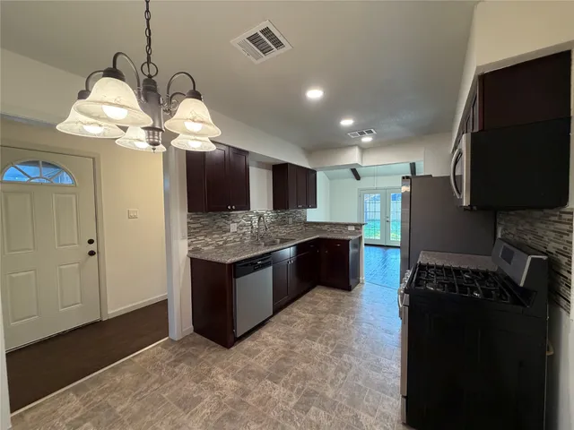 $1,800 | 9215 Loren Lane, Houston, TX 77040