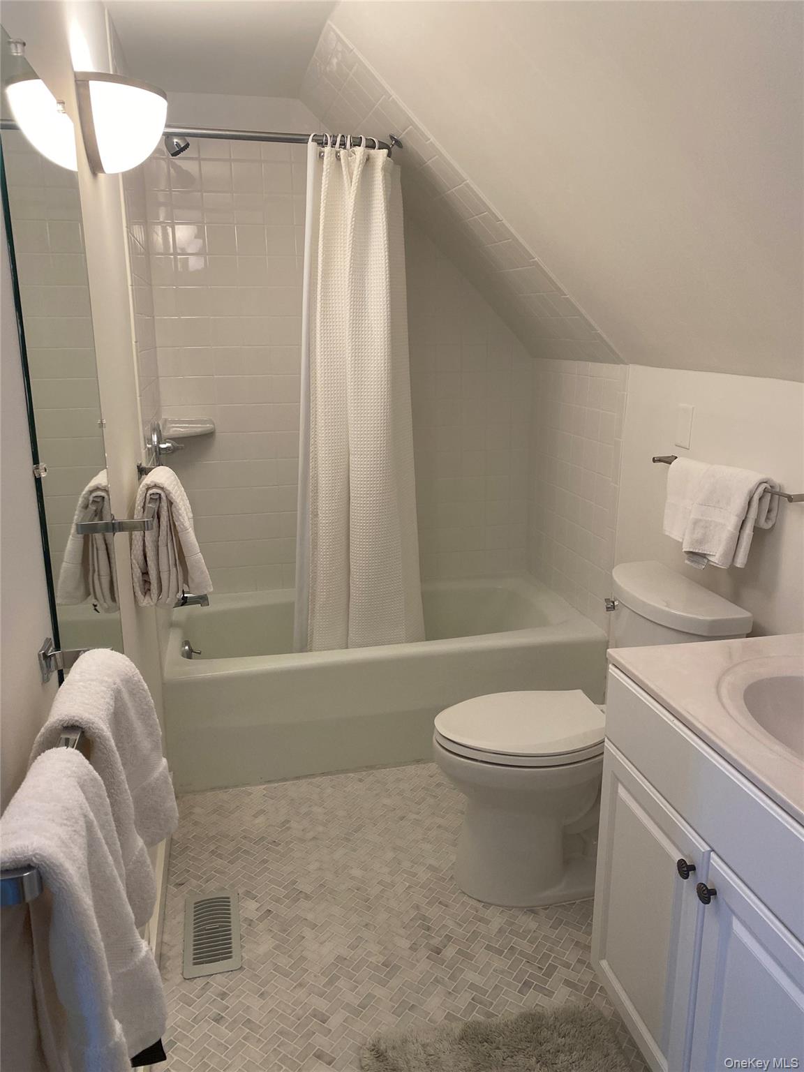 329 Centre Island Road Centre Island, NY 11771 - Photo 20 of 26