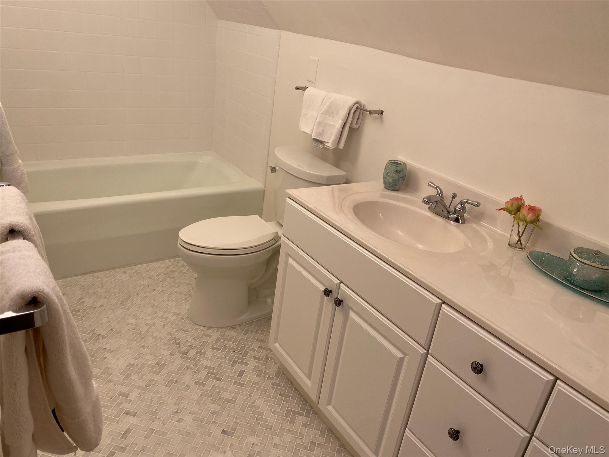 329 Centre Island Road Centre Island, NY 11771 - Photo 21 of 28 a bathroom with a sink a toilet and bathtub