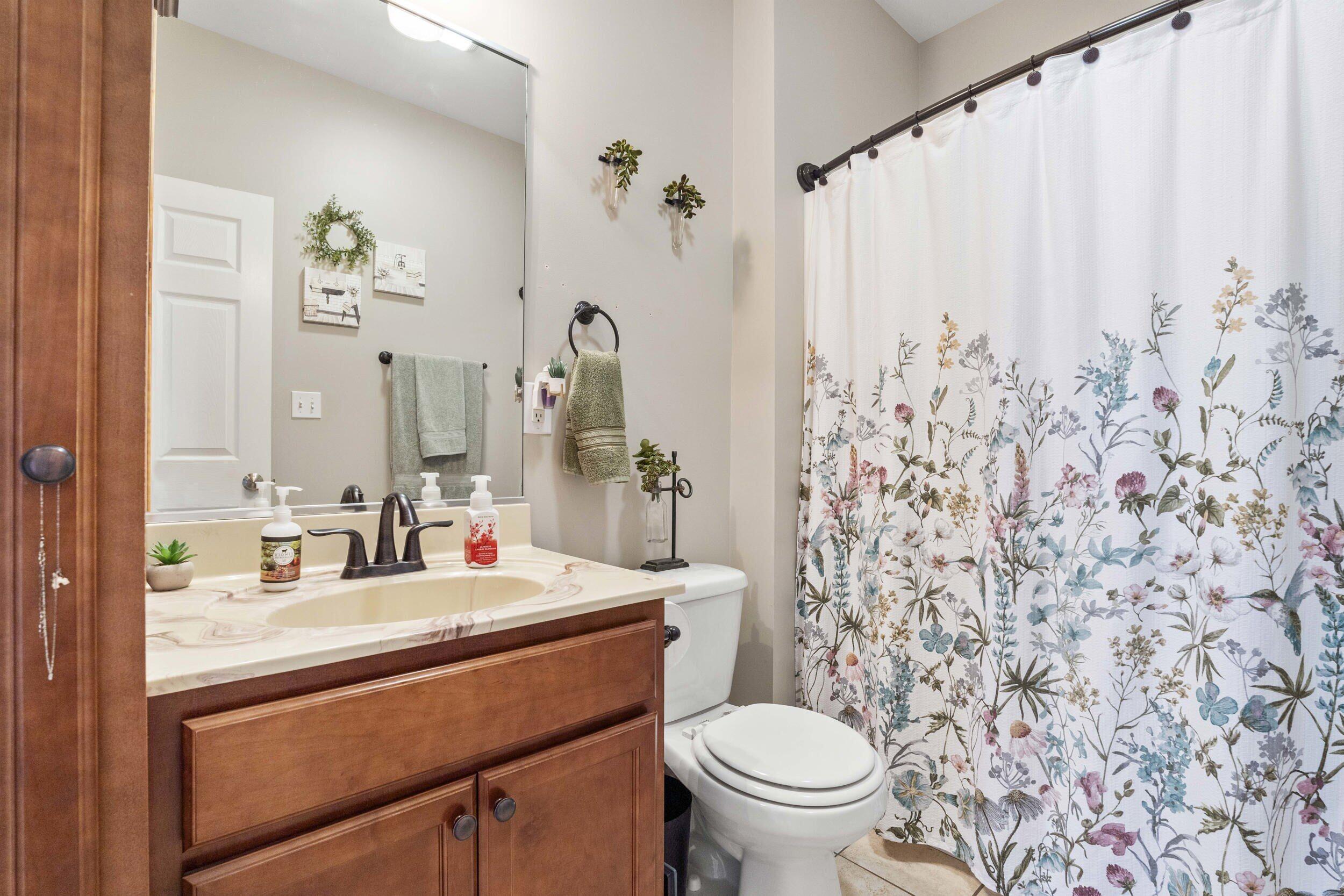 548 Aster Lane Griffith, IN 46319 - Photo 16 of 20 a bathroom with a sink toilet and shower