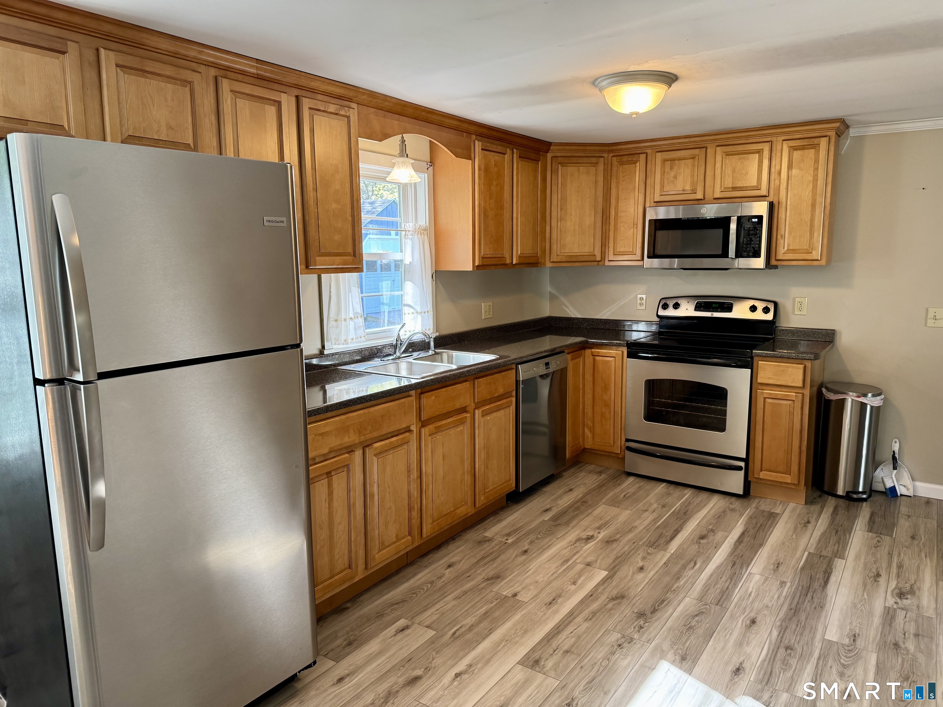 12 George Street Windham, CT 06280 - Photo 5 of 37