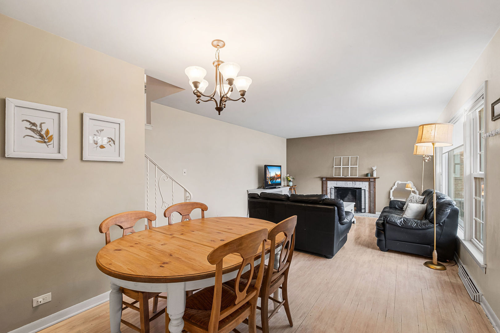 331 Romona Road Wilmette, IL 60091 - Photo 5 of 22 a view of a dining room with furniture