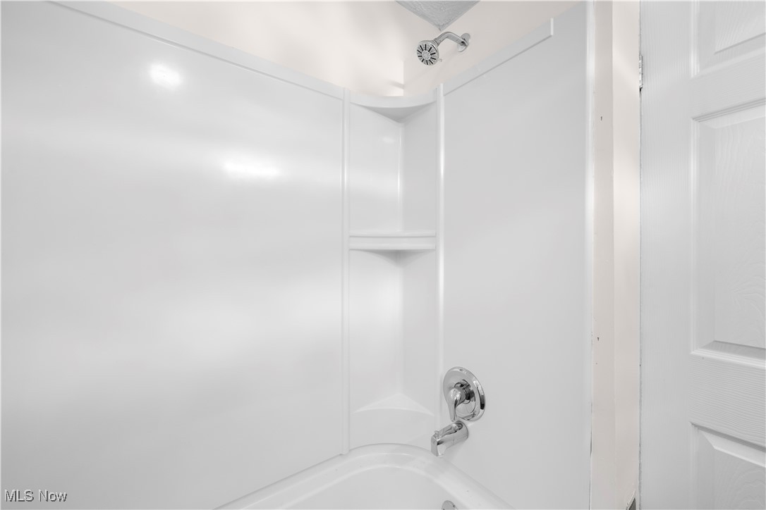 1914 Spring Road Cleveland, OH 44109 - Photo 21 of 26 Full bathroom featuring shower / bath combination