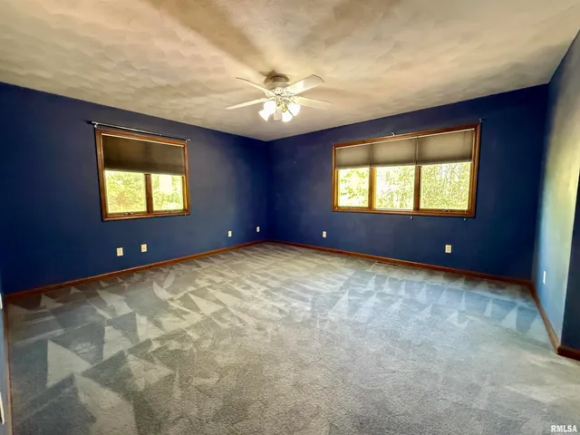 $359,900 | 107 Oakview Drive, Knoxville, IL 61448