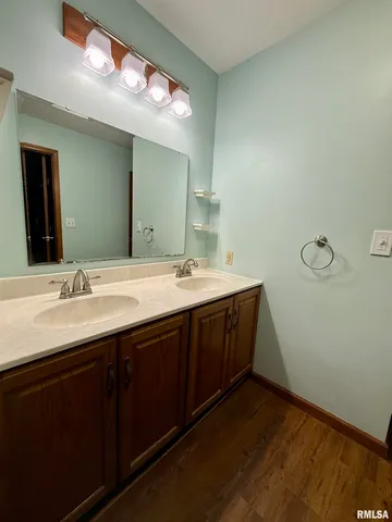 $359,900 | 107 Oakview Drive, Knoxville, IL 61448