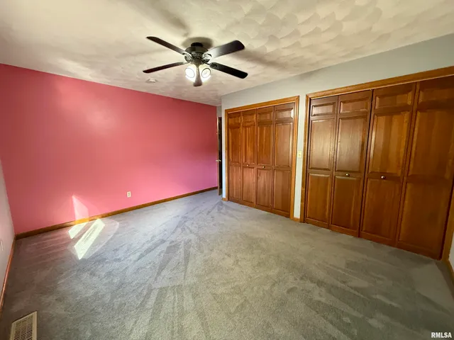 $359,900 | 107 Oakview Drive, Knoxville, IL 61448