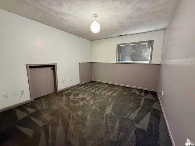 $359,900 | 107 Oakview Drive, Knoxville, IL 61448