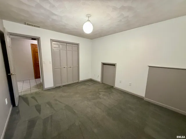 $359,900 | 107 Oakview Drive, Knoxville, IL 61448