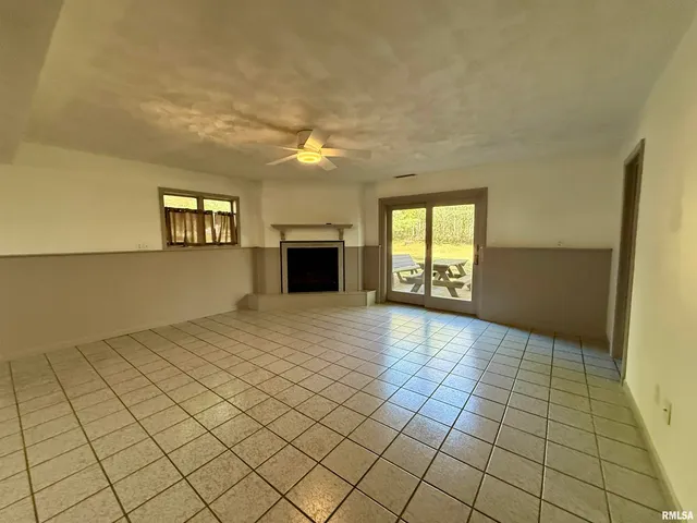 $359,900 | 107 Oakview Drive, Knoxville, IL 61448