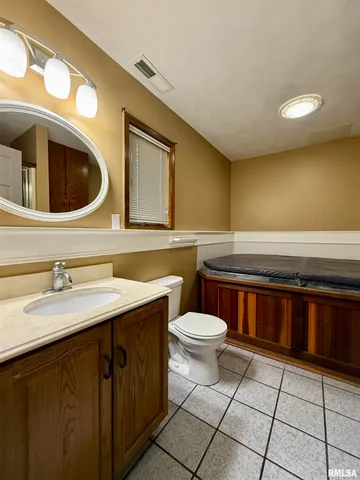 $359,900 | 107 Oakview Drive, Knoxville, IL 61448