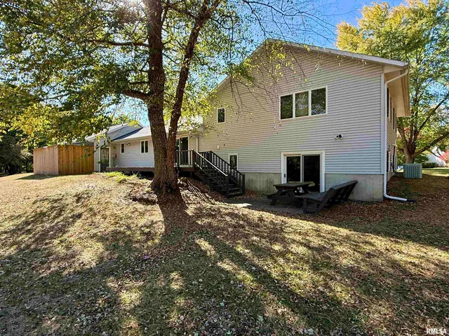 $359,900 | 107 Oakview Drive, Knoxville, IL 61448