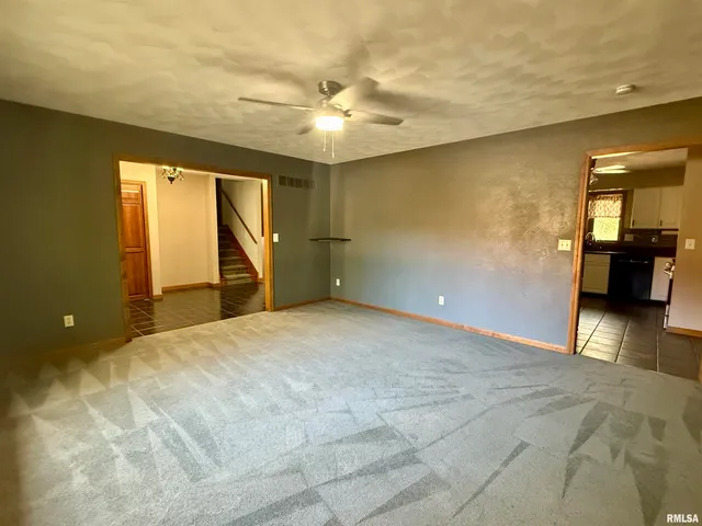 $359,900 | 107 Oakview Drive, Knoxville, IL 61448