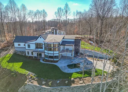 a view of a house with backyard